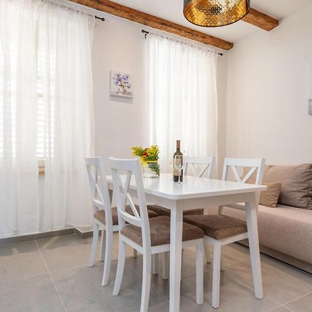 Aaa Apartments & Rooms With Free Parking Pula Exterior photo