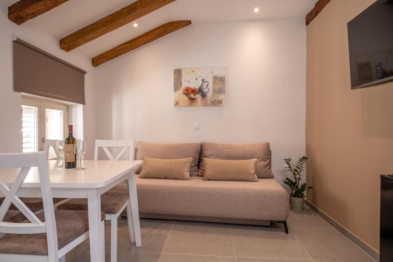 Aaa Apartments & Rooms With Free Parking Pula Exterior photo