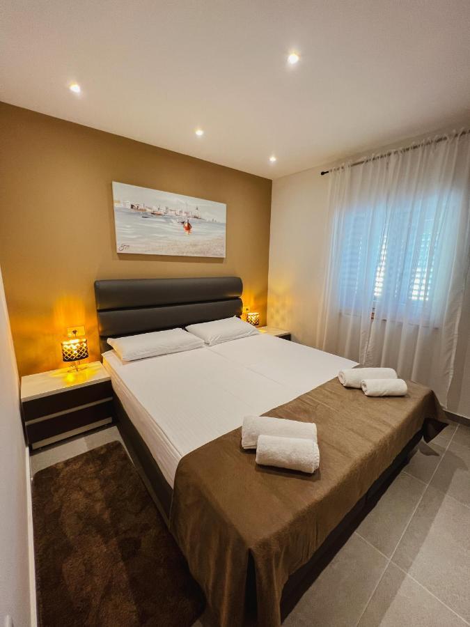 Aaa Apartments & Rooms With Free Parking Pula Exterior photo